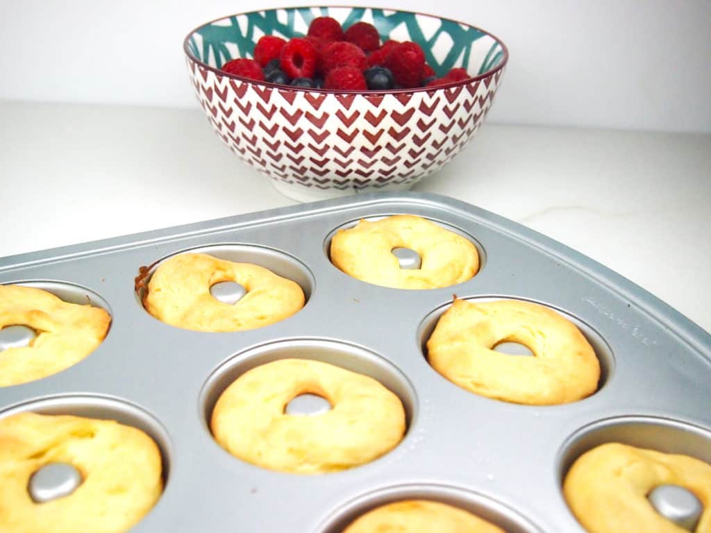 Doughnut pan for baked donuts