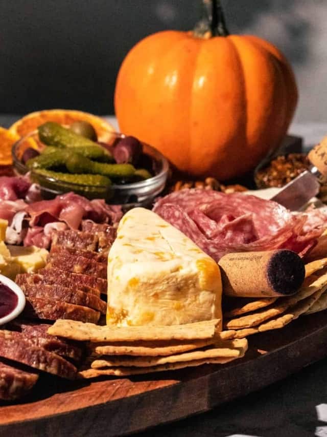 Easy Thanksgiving Charcuterie Board Appetizer Guide